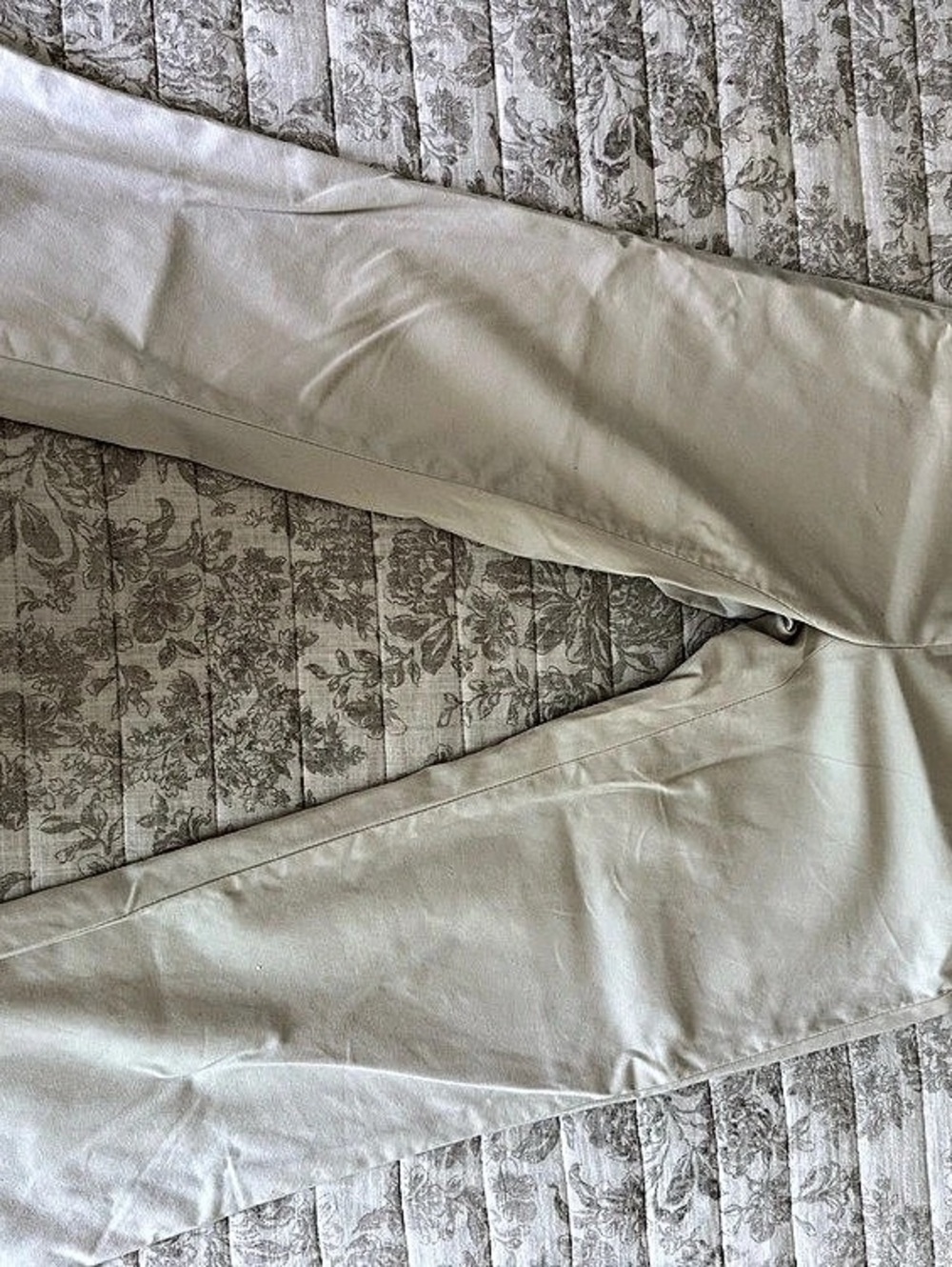 Banana Republic Straight Leg Pants in Cream Size 2